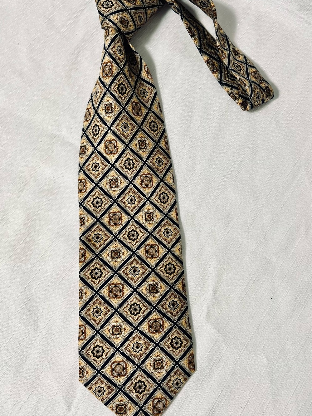 Men's Beige and Navy Geometric Medallion Tie